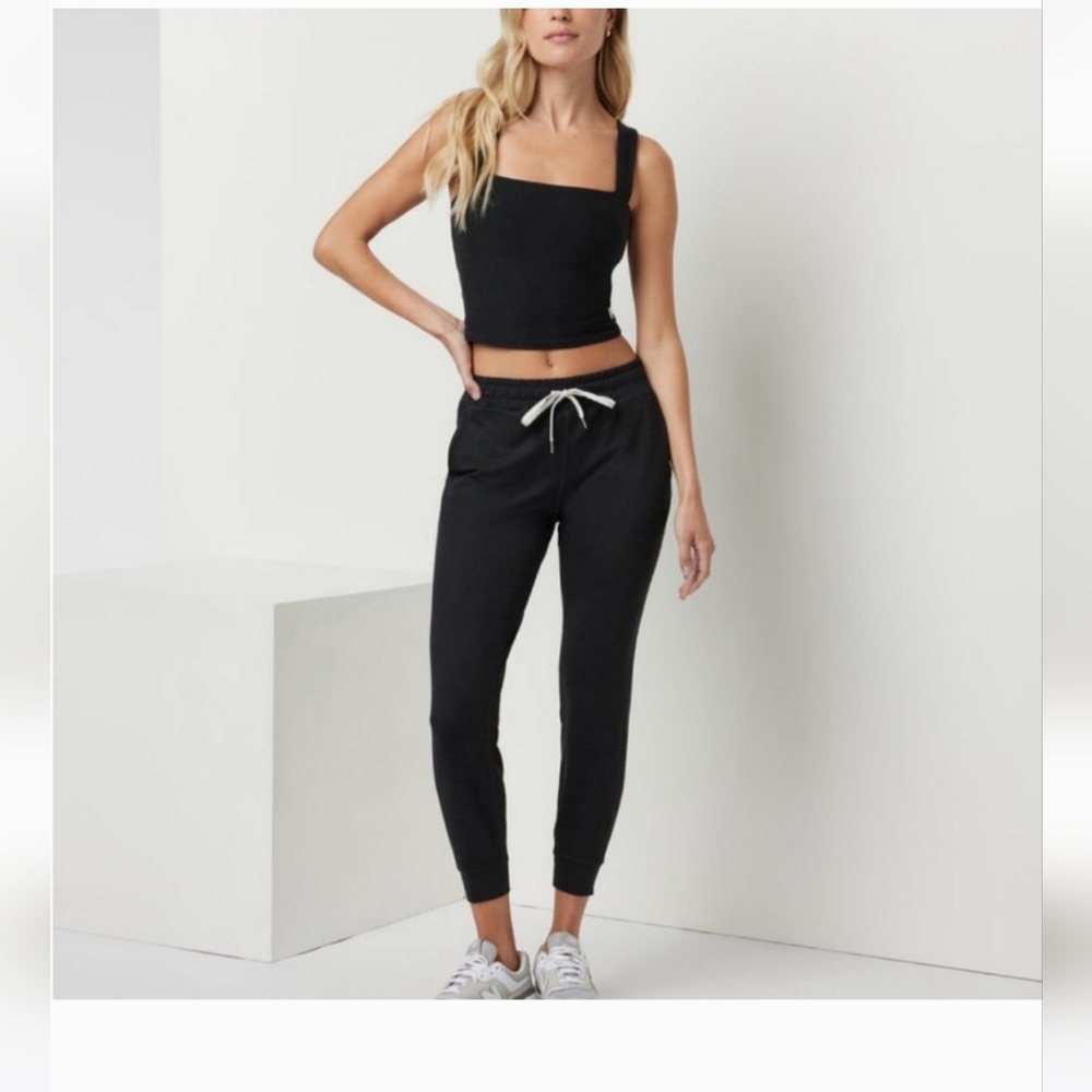 Vuori Performance Joggers in black size XS